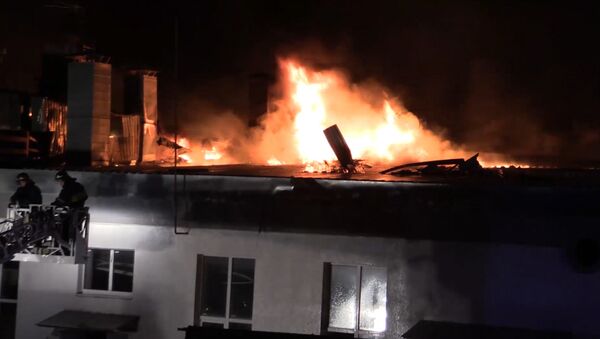 Тушение крупного пожара на складе в Москве. Кадры с места ЧП - Sputnik Латвия