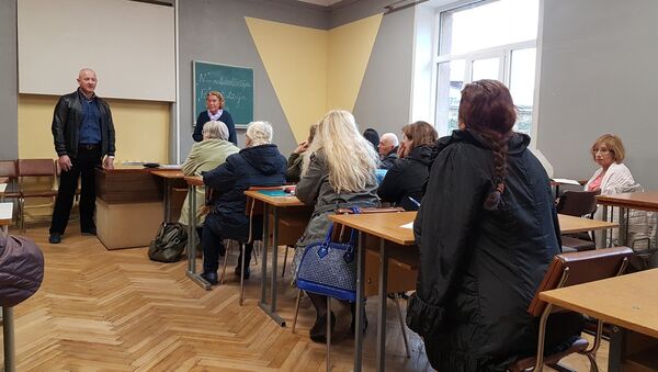 Занятия на курсах латышского языка, организованных Игорем Кузьмуком - Sputnik Латвия