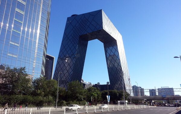 Штаб-квартира Центрального телевидения КНР (Пекин, Китай, архитекторы Рем Колхас и Оле Шерен) - Sputnik Латвия