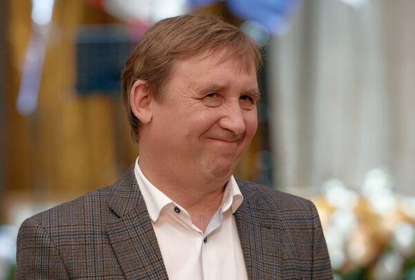 Режиссер Эльмо Нюганен во время церемонии вручения Международной премии за развитие и укрепление гуманитарных связей в странах Балтийского региона Балтийская звезда в Эрмитажном театре в Санкт-Петербурге Режиссер Эльмо Нюганен во время церемонии вручения Международной премии за развитие и укрепление гуманитарных связей в странах Балтийского региона Балтийская звезда в Эрмитажном театре в Санкт-Петербурге - Sputnik Латвия