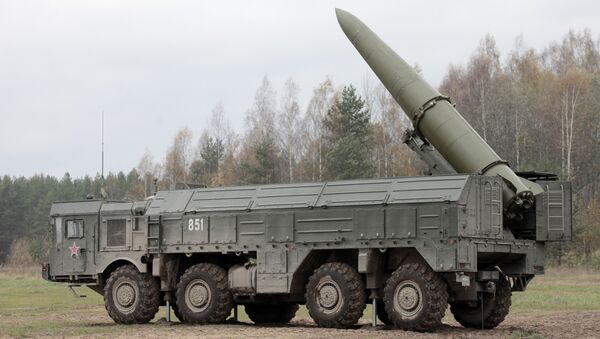 Учения по развертыванию ракетного комплекса Искандер - Sputnik Латвия