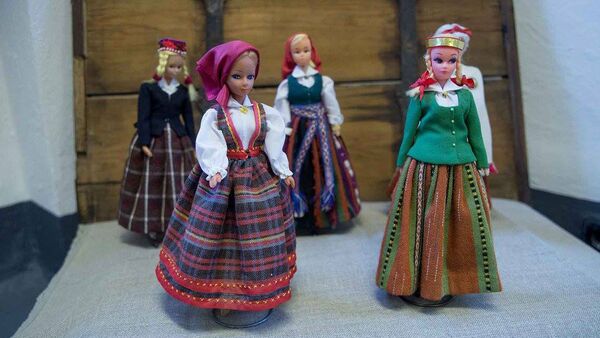 Куклы в народных костюмах регионов Латвии - Sputnik Латвия