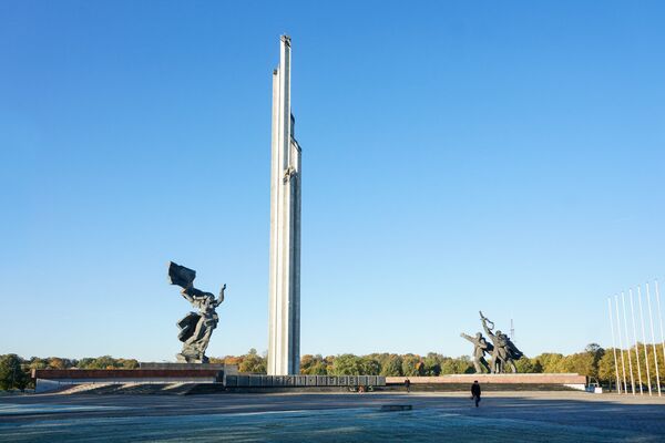 Памятник Воинам-освободителям Риги - Sputnik Латвия