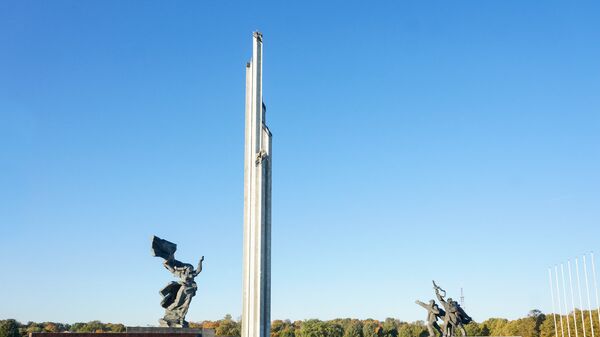 Piemineklis karavīriem - Rīgas atbrīvotājiem - Sputnik Latvija