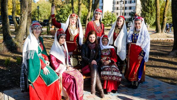 Девушки в национальных костюмах Армении - Sputnik Латвия