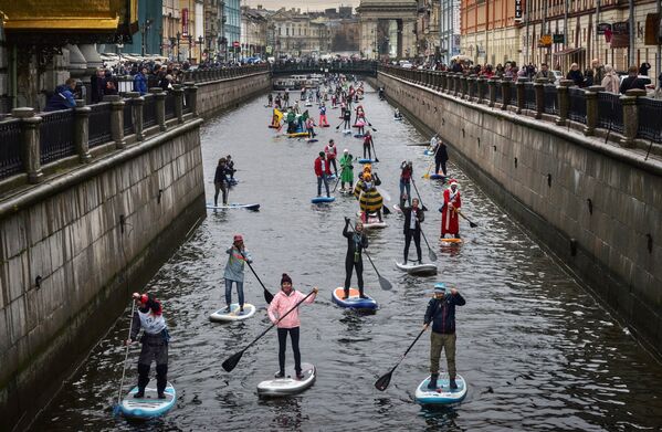 Фестиваль SUP-серфинг по каналам Санкт-Петербурга - Sputnik Латвия