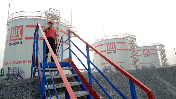 Добыча нефти в городах Ханты-Мансийского автономного округа - Sputnik Латвия