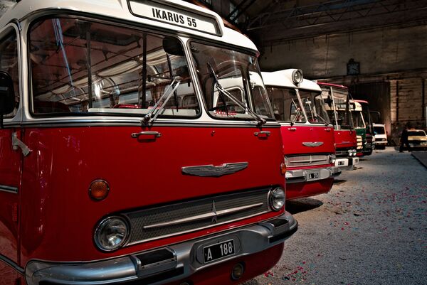 Unikāla retroautobusu izstāde Unikāla retroautobusu izstāde - Sputnik Latvija