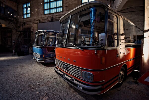Unikāla retroautobusu izstāde Unikāla retroautobusu izstāde - Sputnik Latvija