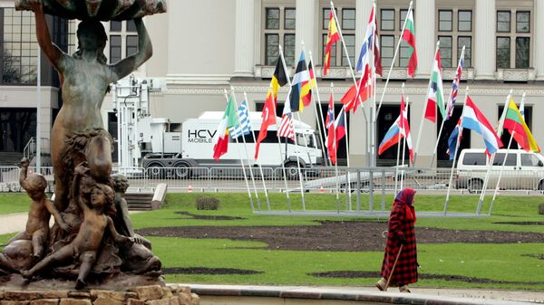 Флаги стран - участниц НАТО у здания Национальной оперы в Риге - Sputnik Латвия