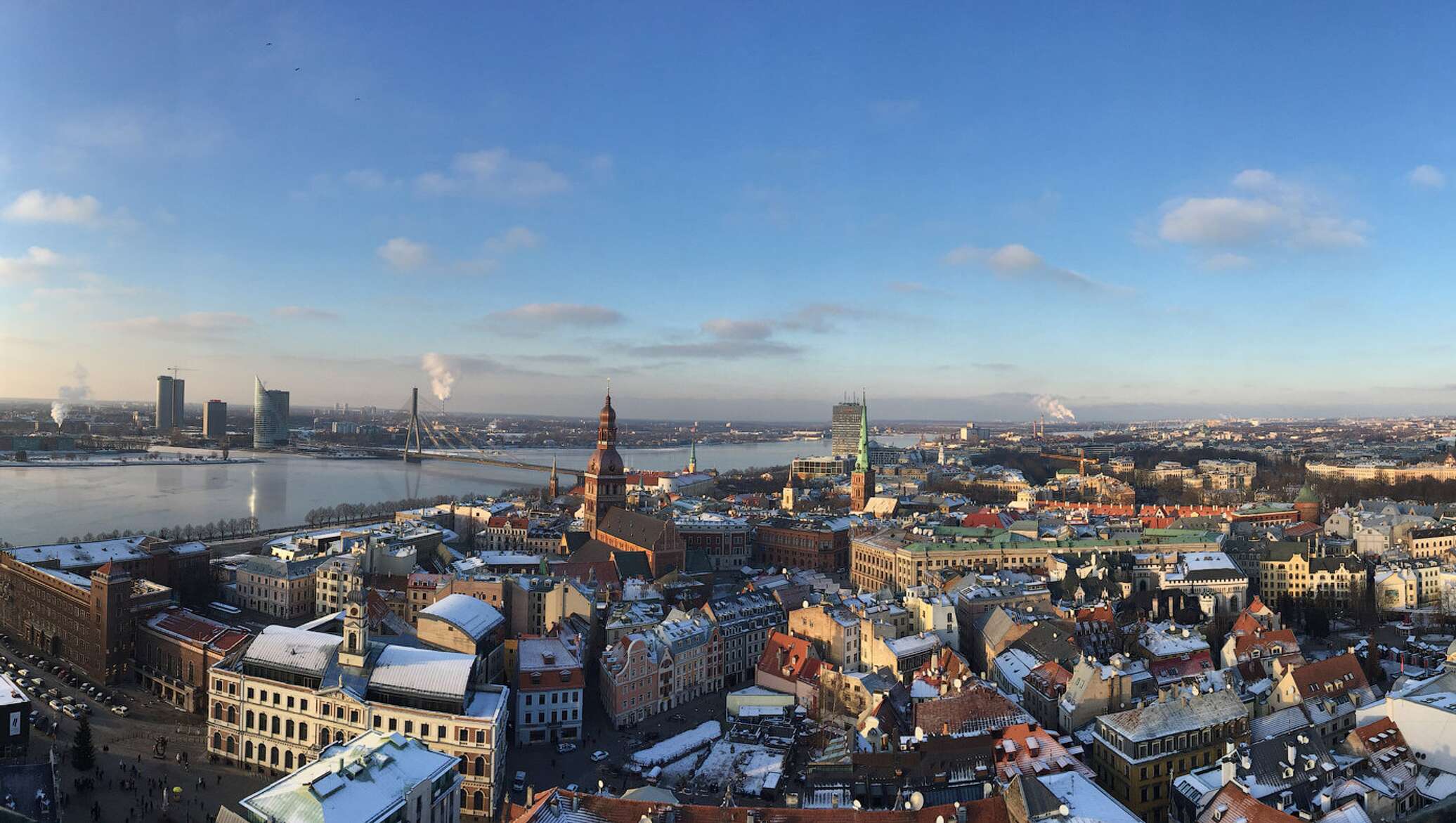 Рига смотровая площадка. Время в риге сейчас разница. Время в риге сейчас разница. Исторический центр риги. Февраль в риге.