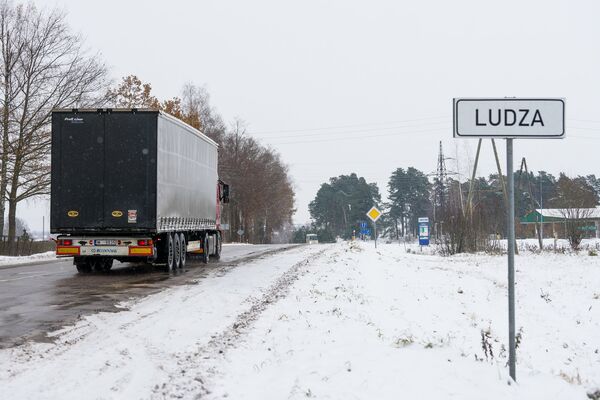 Лудза последний крупный город на пути грузов из Латвии в Россию Лудза последний крупный город на пути грузов из Латвии в Россию - Sputnik Латвия