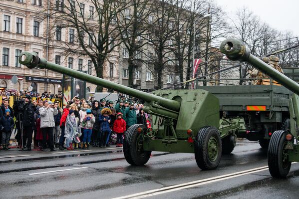 Военный парад посвящённый 98-й годовщины провозглашения Латвийской Республики - Sputnik Латвия