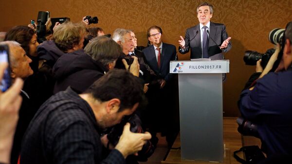 Франсуа Фийон принял участие в совещании с депутатами в Париже - Sputnik Латвия