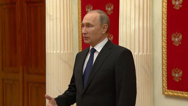Путин назвал деградацией демократии резолюцию ЕП о противодействии российским СМИ - Sputnik Латвия