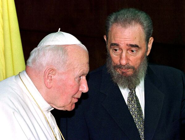 Папа римский Иоанн Павел II и Фидель Кастро - Sputnik Латвия