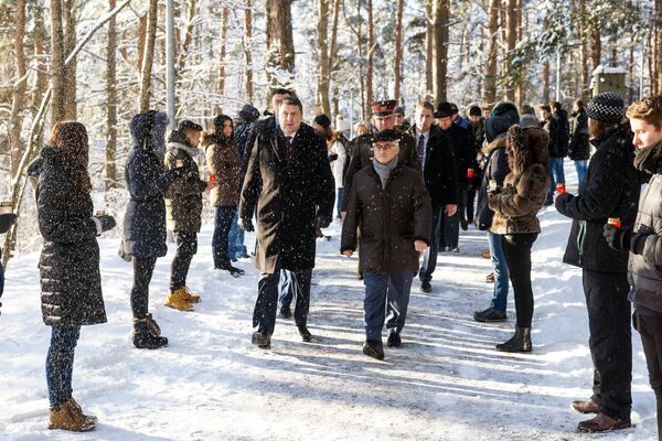 Президент Латвии Раймонд Вейонис посетил мероприятие посвященное 75-й годовщине уничтожения евреев в Рижском гетто - Sputnik Латвия