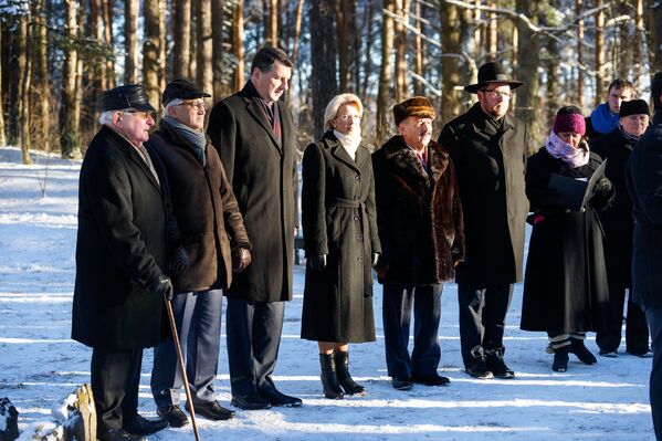 Минута молчания в память о невинных жертвах - Sputnik Латвия
