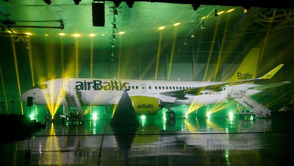 AirBaltic prezentēja lidmašīnu CS300 - Sputnik Latvija