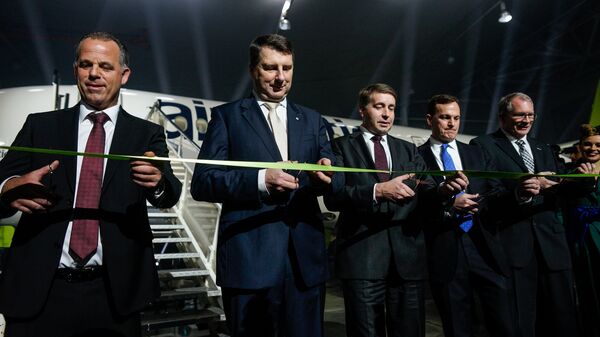 Презентация нового самолета Bombardier CS300 авиакомпании airBaltic Презентация нового самолета Bombardier CS300 авиакомпании airBaltic - Sputnik Латвия