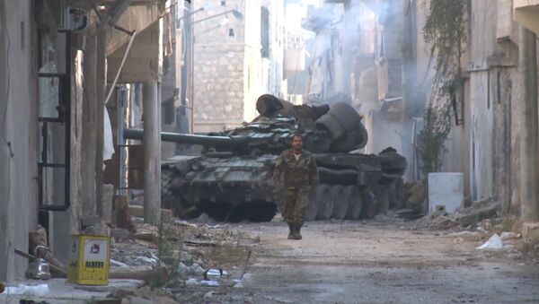 Уличные бои в Алеппо: сирийские танки и пехота освободили квартал Мейсар - Sputnik Латвия