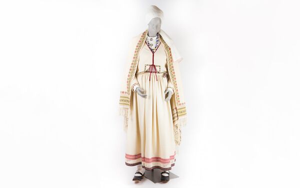 Северолатгальский народный женский костюм - Sputnik Латвия