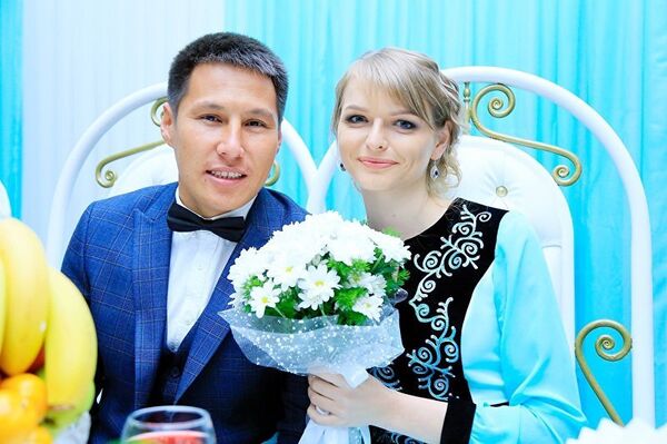 Супруги кыргызстанец Уларбек Бакырдинов и латышка Анастасия Озерска Супруги кыргызстанец Уларбек Бакырдинов и латышка Анастасия Озерска - Sputnik Латвия