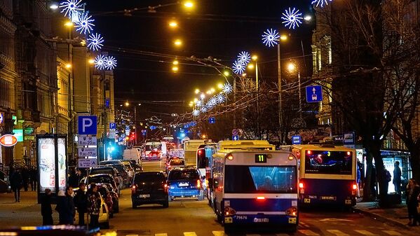 Новогодняя Рига в разноцветных огнях Новогодняя Рига в разноцветных огнях - Sputnik Латвия