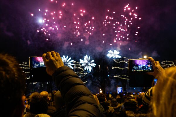 Салют в честь Нового года на набережной Даугавы - Sputnik Латвия