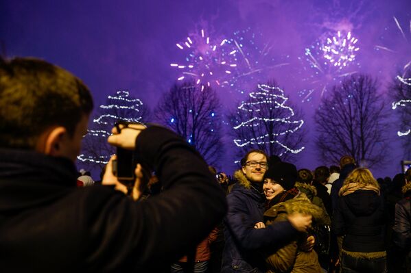 Салют в честь Нового года на набережной Даугавы - Sputnik Latvija