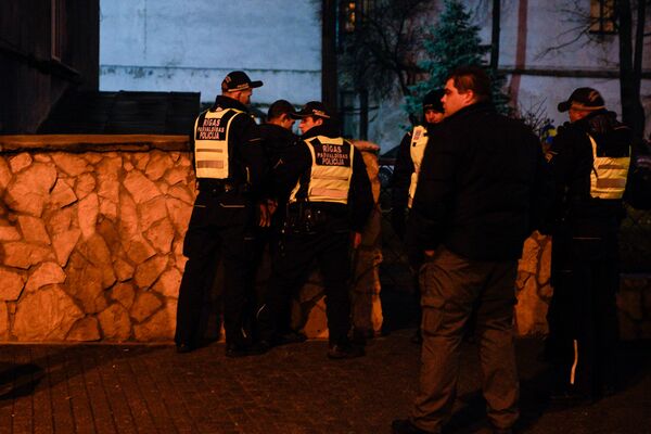 Не все хорошо себя вели встречая Новый год, но муниципальная полиция полиция на страже порядка - Sputnik Latvija