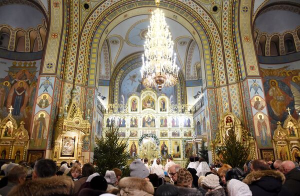 Праздничное богослужение в кафедральном соборе Рождества Христова Праздничное богослужение в кафедральном соборе Рождества Христова - Sputnik Латвия