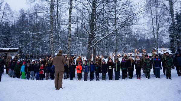 Дети принимают присягу для вступления в Яунсардзе - Sputnik Латвия