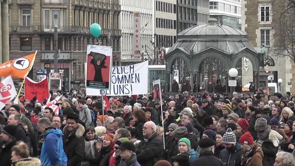 Марш в Кельне и митинг в Штутгарте: Германия протестует против насилия - Sputnik Латвия