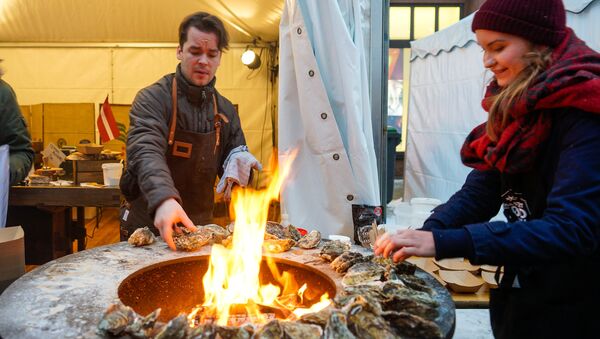 Праздник гурмана: зимний фестиваль уличной еды в Риге - Sputnik Латвия