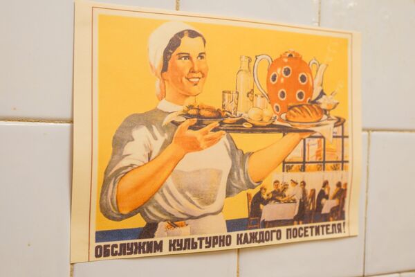 Плакат в пищеблоке советского бункера Плакат в пищеблоке советского бункера - Sputnik Латвия