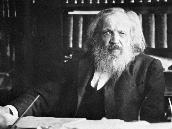 Портрет химика Дмитрия Ивановича Менделеева Портрет химика Дмитрия Ивановича Менделеева - Sputnik Латвия