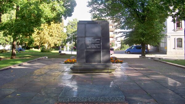 Памятник советским воинам в Шяуляе - Sputnik Latvija