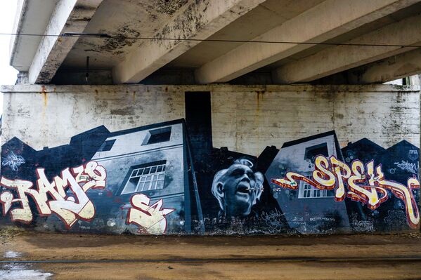 Граффити под развязкой Островного моста - Sputnik Латвия