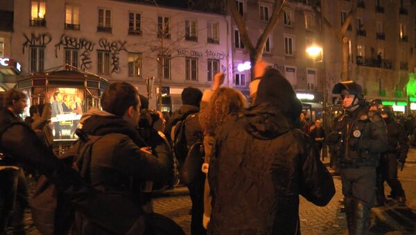 Парижане протестуют против бесчинства полиции - Sputnik Латвия