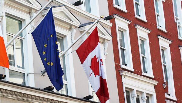 Флаги ЕС и Канады - Sputnik Латвия