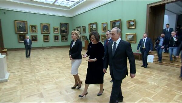 Путин посетил Третьяковскую галерею - Sputnik Latvija