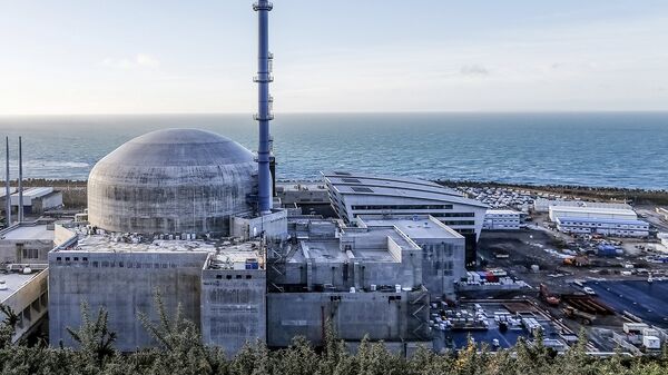 АЭС Фламанвиль во Франции - Sputnik Латвия