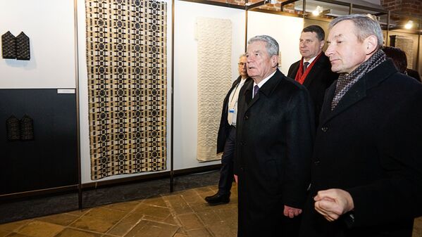 Президент Германии Йоахим Гаук и президент Латвии Раймондс Вейонис осмотрели Церковь Святого Петра - Sputnik Латвия