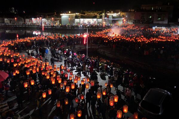 Фестиваль фонарей в Китае - Sputnik Латвия