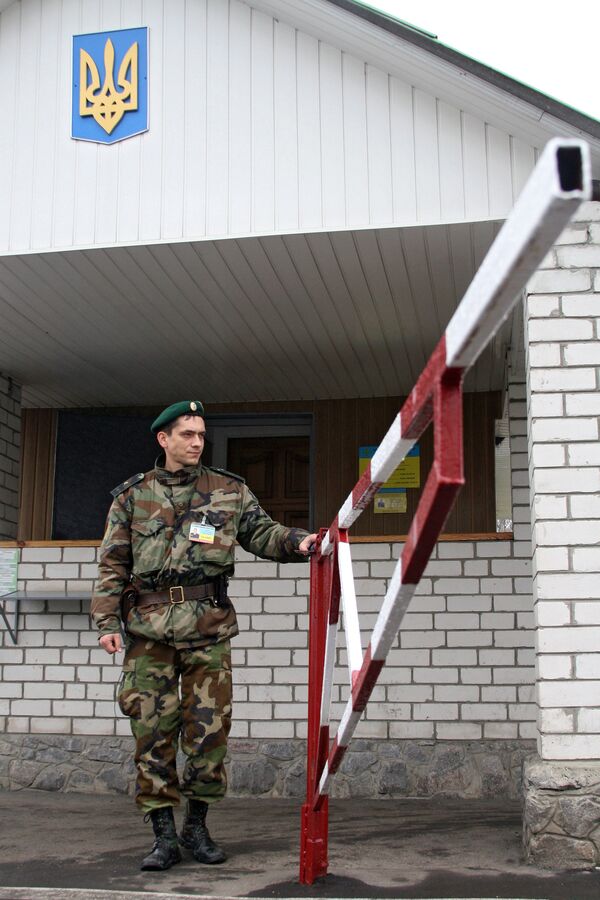 На международном пограничном автомобильном пункте пропуска Гоптивка На международном пограничном автомобильном пункте пропуска Гоптивка - Sputnik Латвия