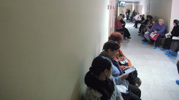 В коридоре поликлиники - Sputnik Латвия