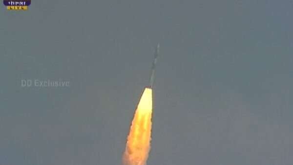 Запуск ракеты с 104 спутниками в Индии - Sputnik Латвия