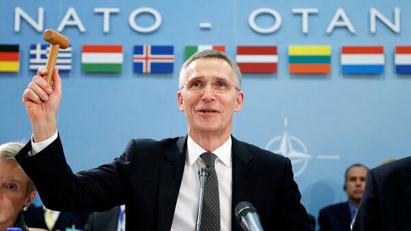 Генеральный секретарь НАТО Йенс Столтенберг на встрече министров обороны стран НАТО в Брюсселе - Sputnik Латвия