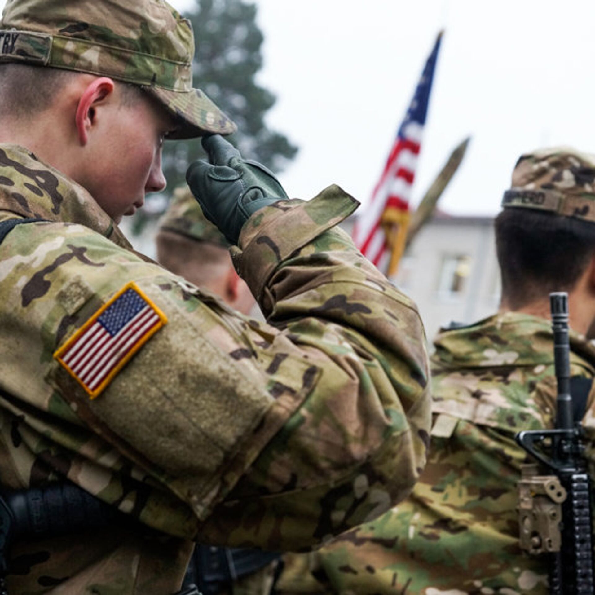 Американский солдат отдает честь. 4 Тыс солдат. Как отдают честь в армии США.